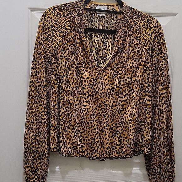 Saylor Primrose Cheetah Plissé Blouse - Picture 4 of 13